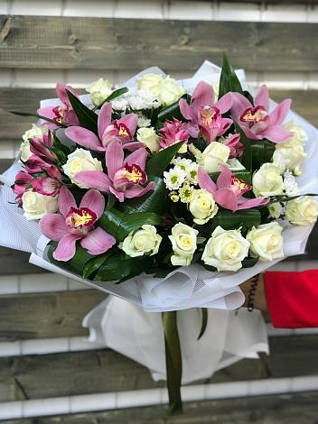 Букет цветов из: Розы и Хризантемы в Званном