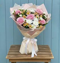 Букет цветов из:  Гвоздики, Орхидеи и Розы #REPLACE_PRED# Званном