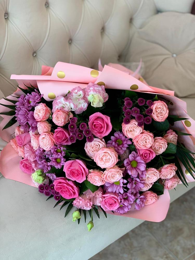 Букет цветов из: Хризантемы, Розы и Лизиантусы в Званном