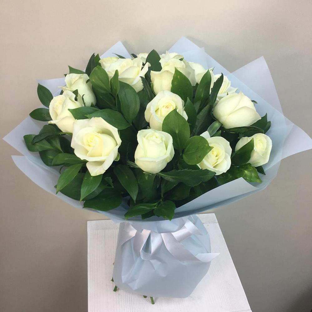 Букет 15 Белых роз Проуд в Званном