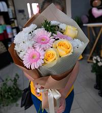 Букет цветов из:  Герберы, Розы и Хризантемы в Званном