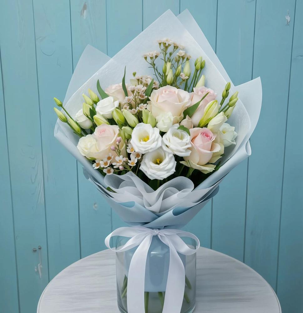 Букет цветов из: Розы и Лизиантусы в Званном