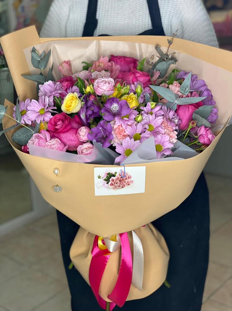 Букет цветов из: Хризантемы, Гвоздики и Альстромерии в Званном