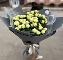 Букет Белые кустовые розы Солинеро в Званном