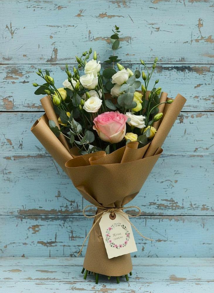 Букет цветов из: Розы и Лизиантусы в Званном