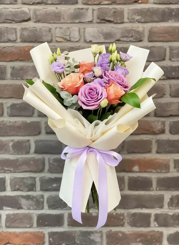 Букет цветов из: Лизиантусы и Розы в Званном