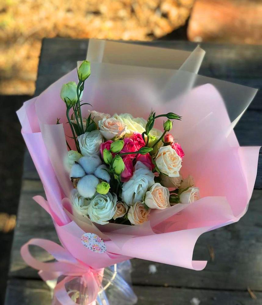 Букет цветов из: Розы и Лизиантусы в Званном