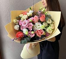 Букет цветов из:  Розы, Лизиантусы и Гвоздики #REPLACE_PRED# Званном