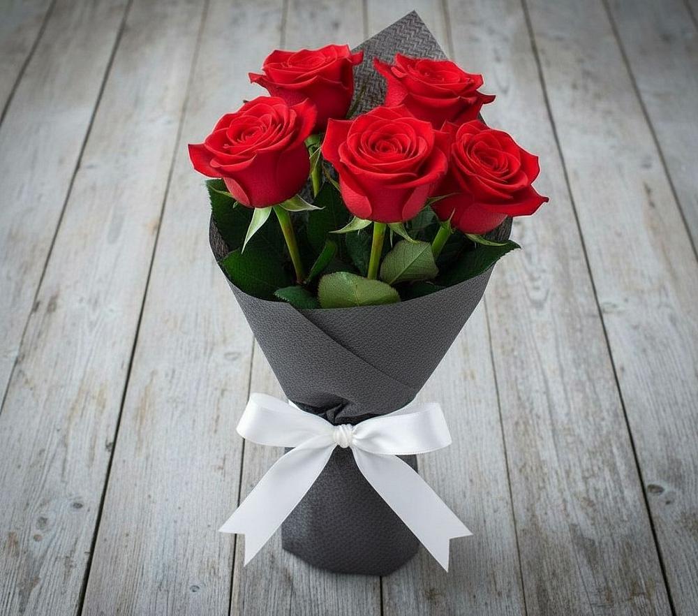 Букет 5 Красных роз Эдлесс Лав в Званном