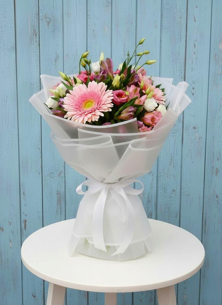 Букет цветов из: Герберы, Альстромерии и Лизиантусы в Званном