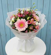 Букет цветов из:  Герберы, Альстромерии и Лизиантусы в Званном