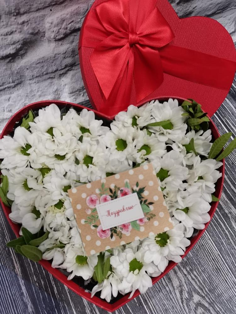 Цветочная композиция из Хризантемы в виде сердца в Званном