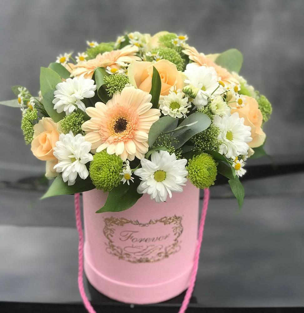 Цветочная композиция из Розы, Герберы и Хризантемы в шляпной коробке в Званном