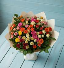 Букет Микс из разноцветных кустовых роз в Званном