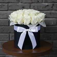 Цветочная композиция из Розы в шляпной коробке в Званном